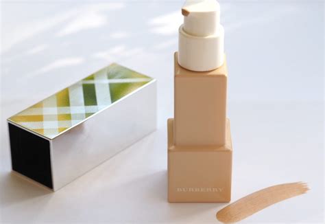 bright glow foundation burberry.